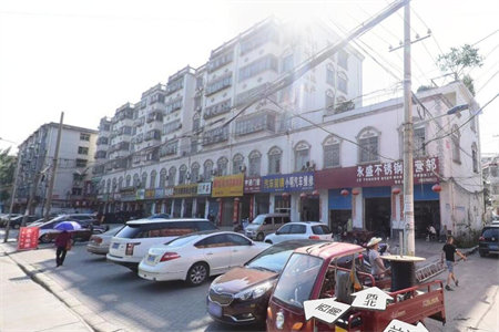 转让加华国际公馆转让费3万3室2厅2卫